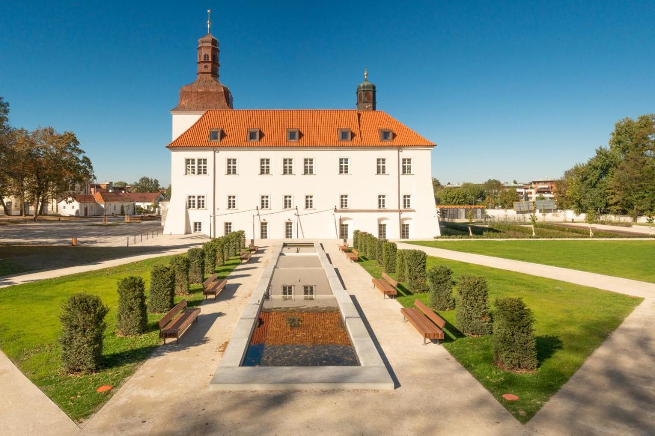 Chateau Clara Futura Dolni Brezany 外观 照片