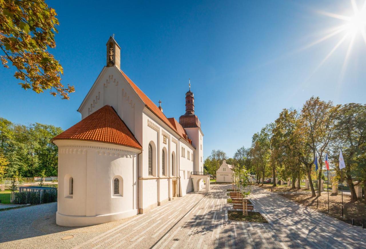 Chateau Clara Futura Dolni Brezany 外观 照片
